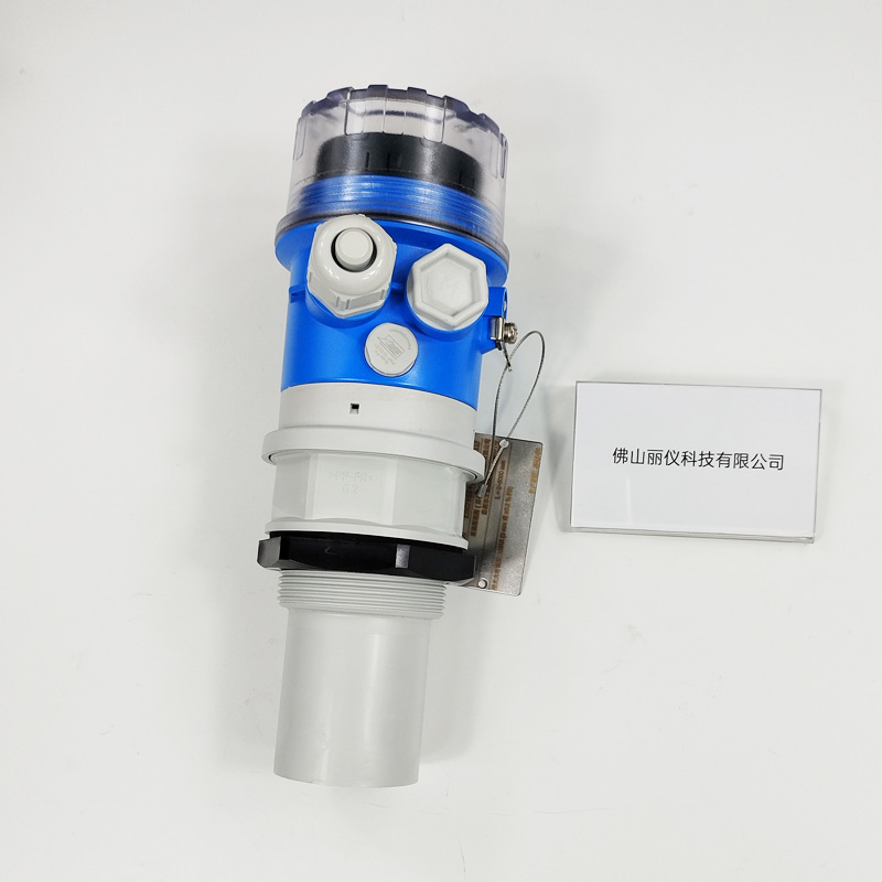 E+H FMU30 ultrasonic sensor and process connection detail